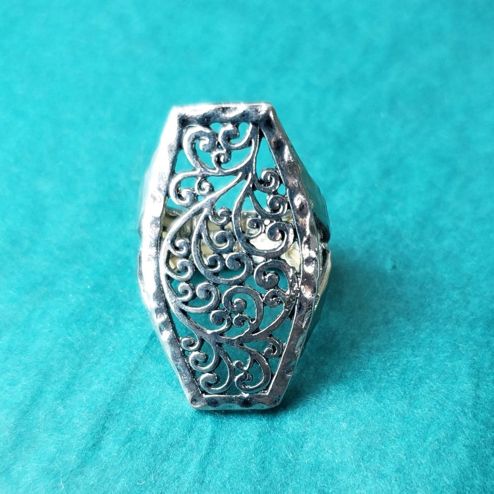 2/10$ Silver tone floral stretch ring - Picture 2 of 5
